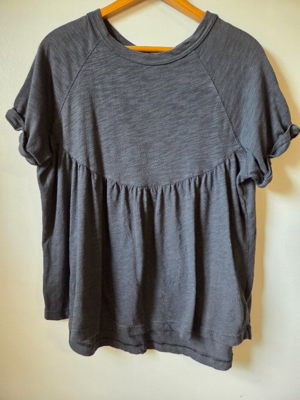 EUC AMERICAN EAGLE OUTFITTERS GREY LOOSE FITTING BABYDOLL TOP SIZE XS - M